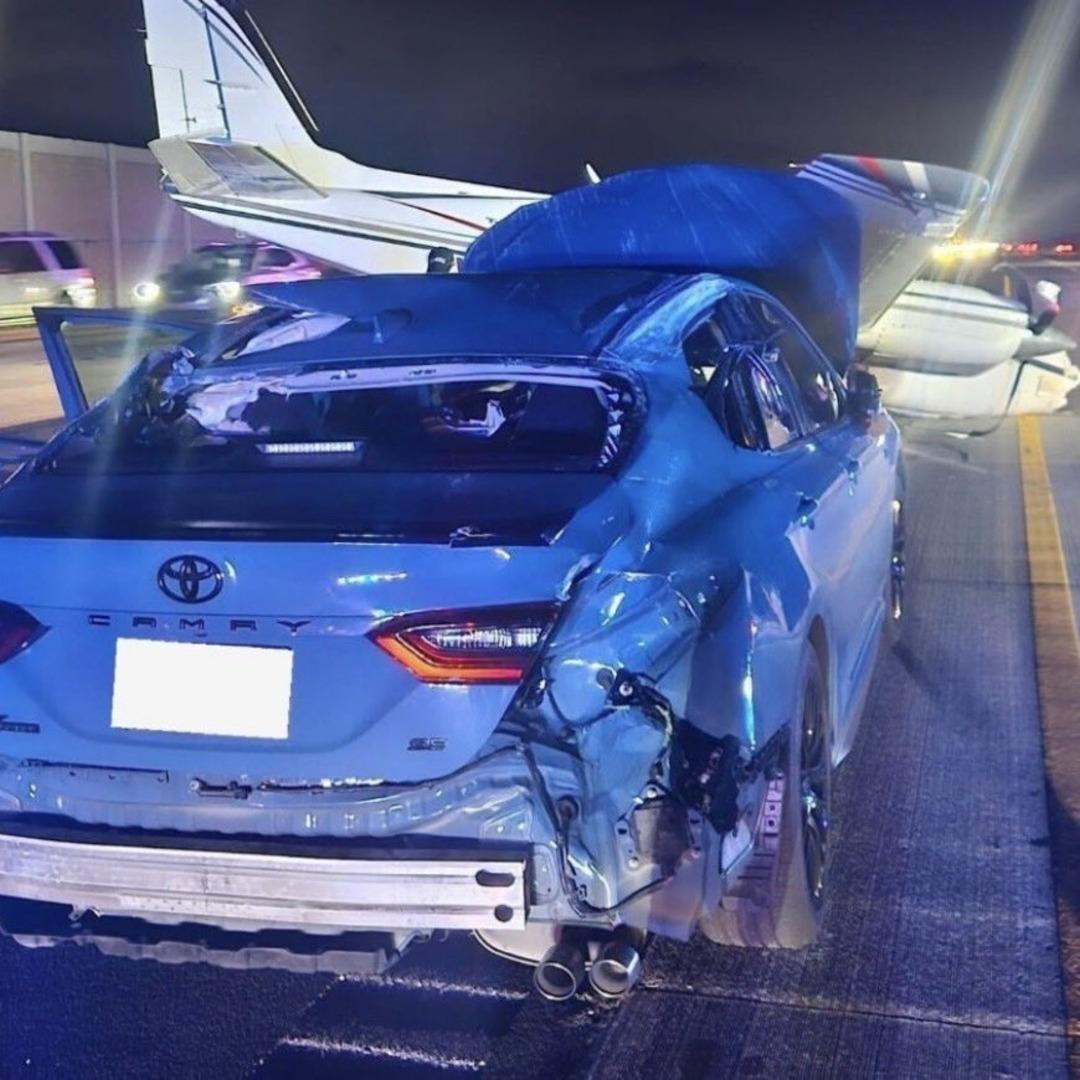 ABD’de hayrete düşüren uçak kazası! Seyir halindeki aracın üzerine düştü 2