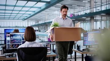 İşe erken gelmesi kovulma sebebi oldu! Mahkemeden emsal karar