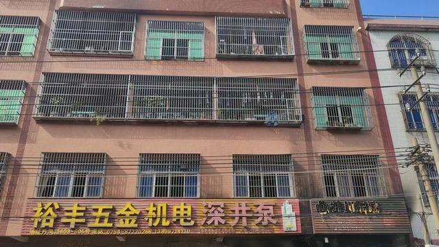 Çin’de 4 katlı apartmanda yangın: 12 ölü