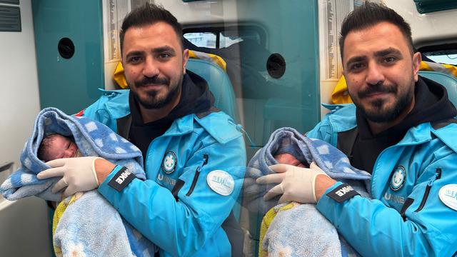 Ambulansta doğum yaptı: Bebeğinin ismini bakın ne koydu!