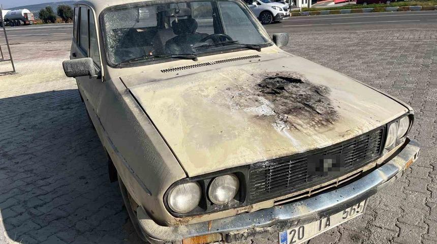 Seyir halindeki otomobil alev aldı