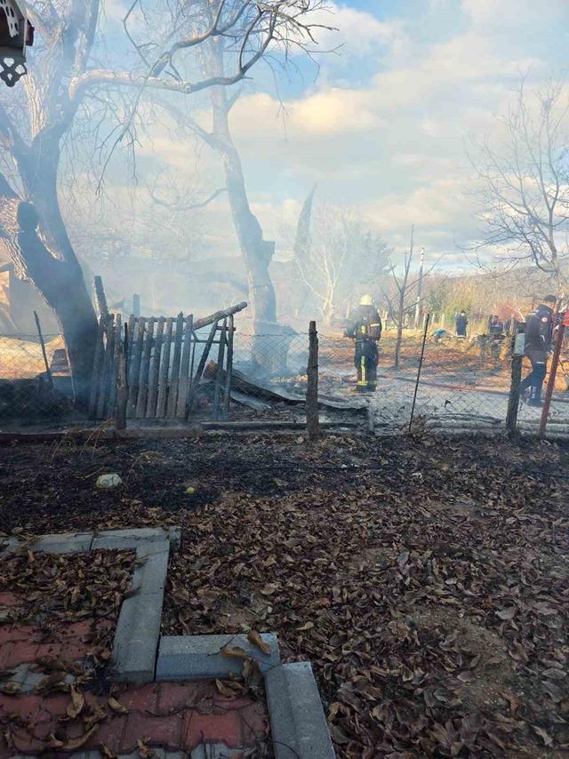 Korkuteli’nde yanan ev kullanılamaz hale geldi 3