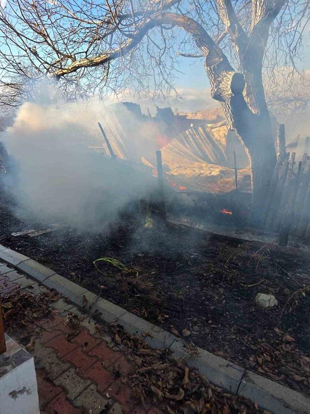 Korkuteli’nde yanan ev kullanılamaz hale geldi 2