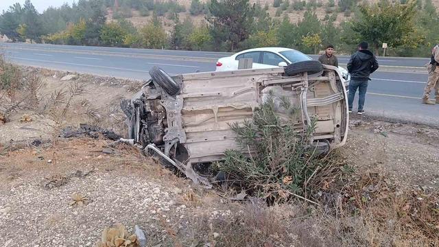 Şanlıurfa’da hafif ticari araç devrildi: Baba ve oğlu yaralandı 2