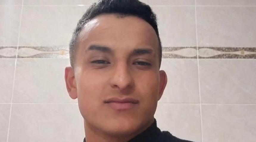 Devrilen motosikletin sürücüsü uyarı tabelasına çarpıp su kanalına düşerek öldü