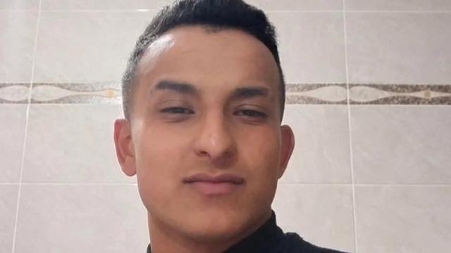 Devrilen motosikletin sürücüsü uyarı tabelasına çarpıp su kanalına düşerek öldü