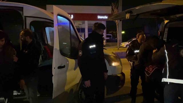 Erzurum’da 37 kaçak göçmen ve 10 organizatör yakalandı