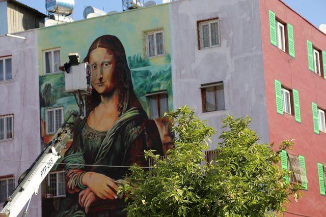 ’Mona Lisa’ Mersin’deki konutların duvarını süslüyor