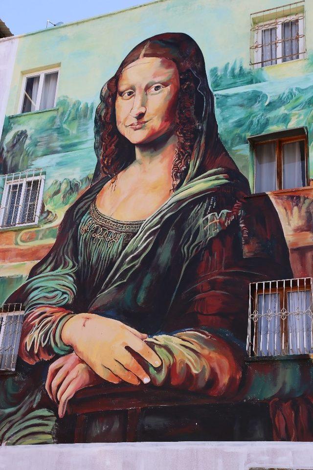 ’Mona Lisa’ Mersin’deki konutların duvarını süslüyor