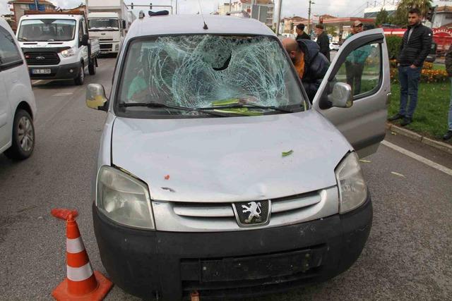 Hafif ticari aracın çarptığı bisikletli ağır yaralandı 1