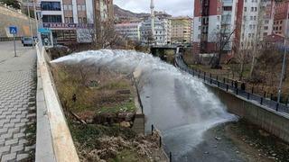 Ana su hattındaki tonlarca su Harşit Çayı’na aktı