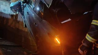 Bolu’da bina duvarına çarpan otomobilin sürücüsü yaralandı