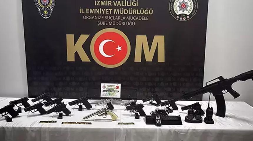 İzmir’de silahlı suç örgütüne şafak operasyonu! Çok sayıda gözaltı var