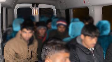 Erzurum'da 37 düzensiz göçmen yakalandı, 3 zanlı tutuklandı