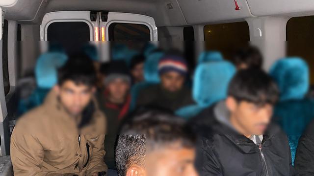 Erzurum'da 37 düzensiz göçmen yakalandı, 3 zanlı tutuklandı
