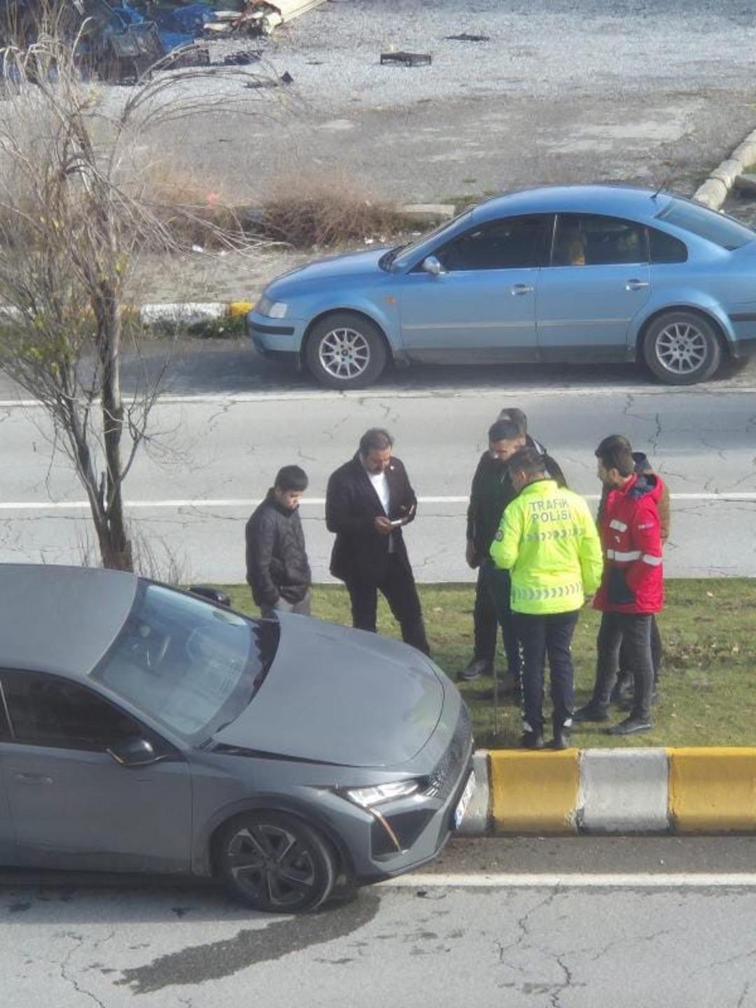 Şırdancı Mehmet karşıdan karşıya geçmeye çalışan yayaya çarptı: Kadının kolu ve bacağı kırıldı 1