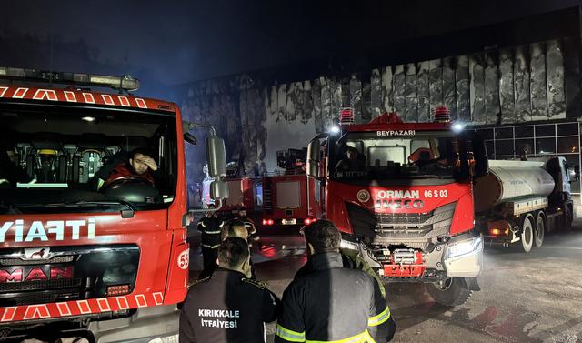 GÜNCELLEME 3 - Kırıkkale OSB de bir fabrikada çıkan yangın söndürüldü 4