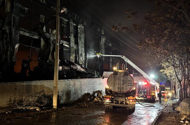 GÜNCELLEME 3 - Kırıkkale OSB de bir fabrikada çıkan yangın söndürüldü 1
