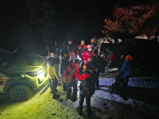 Adana da dağda mahsur kalan 3 kişi kurtarıldı 2