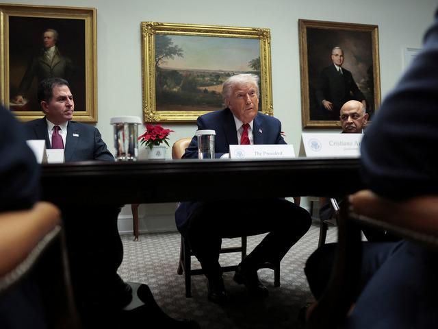 Trump duyurdu! Venezuela açıklarındaki bir petrol tankerine el konuldu