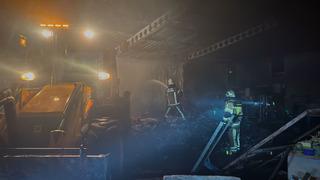 İzmir'de kompozit malzeme üreten fabrikada çıkan yangın söndürüldü