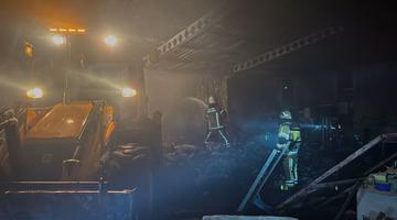 İzmir'de kompozit malzeme &uuml;reten fabrikada &ccedil;ıkan yangın s&ouml;nd&uuml;r&uuml;ld&uuml;