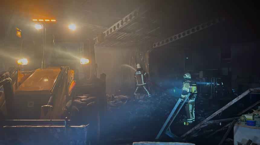 İzmir'de kompozit malzeme üreten fabrikada çıkan yangın söndürüldü