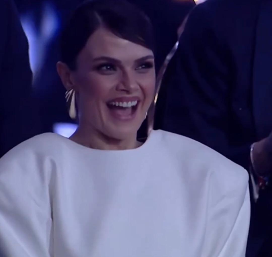 Yılın Kadını: Sinem Ünsal! Sevgilisiyle geceye geldi, tarzı beğenilmedi 1