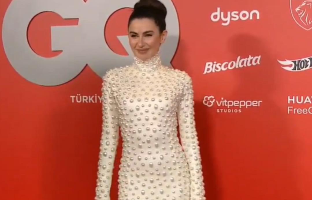GQ Gecesi nde şaşırttı: Nesrin Cavadzade baştan aşağı kapalı! 2