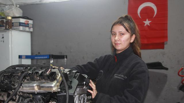 Sanayinin tek kız çırağı: 17 yaşında şanzıman söküyor! 