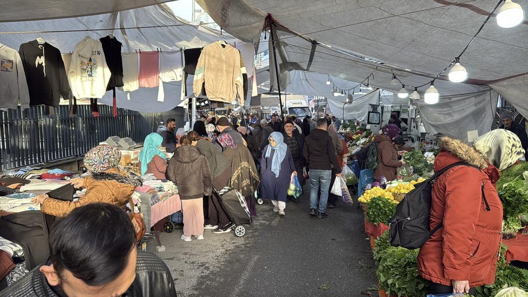 Eşofman çalan çocuğu herkesin ortasında iple bağladı: Seni anadan doğma edeceğim 4