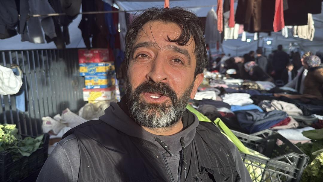 Eşofman çalan çocuğu herkesin ortasında iple bağladı: Seni anadan doğma edeceğim 3