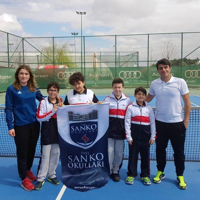 SANKO Okulları Küçük Erkek Tenis Takımı İl Birincisi Oldu