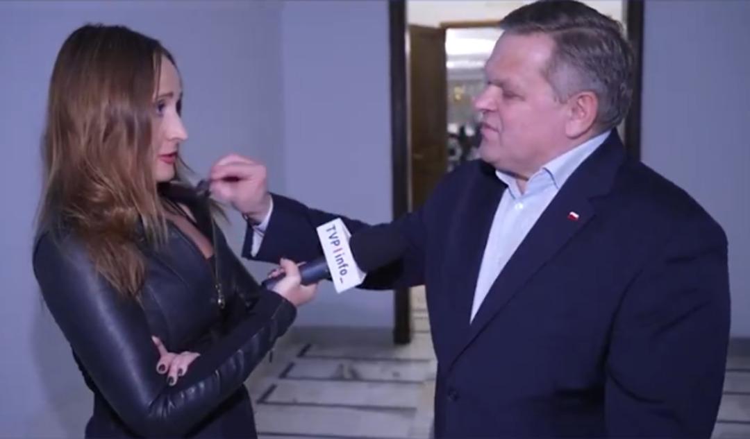 Önce hakaret etti sonra taciz etti! Senatörden gazeteciye müdahale: O anlar gündem oldu 3