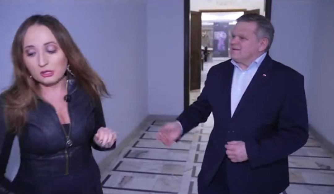 Önce hakaret etti sonra taciz etti! Senatörden gazeteciye müdahale: O anlar gündem oldu 5