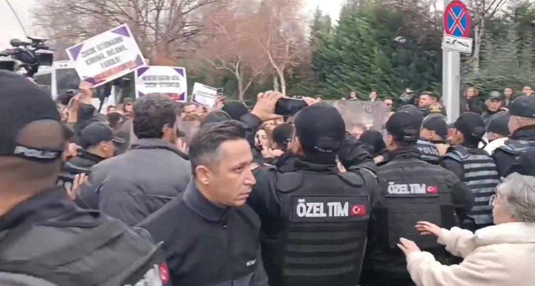 TBMM deki taciz iddiasına göz yumulmadı! Mecliste protestoyla beraber gerginlik çıktı 3