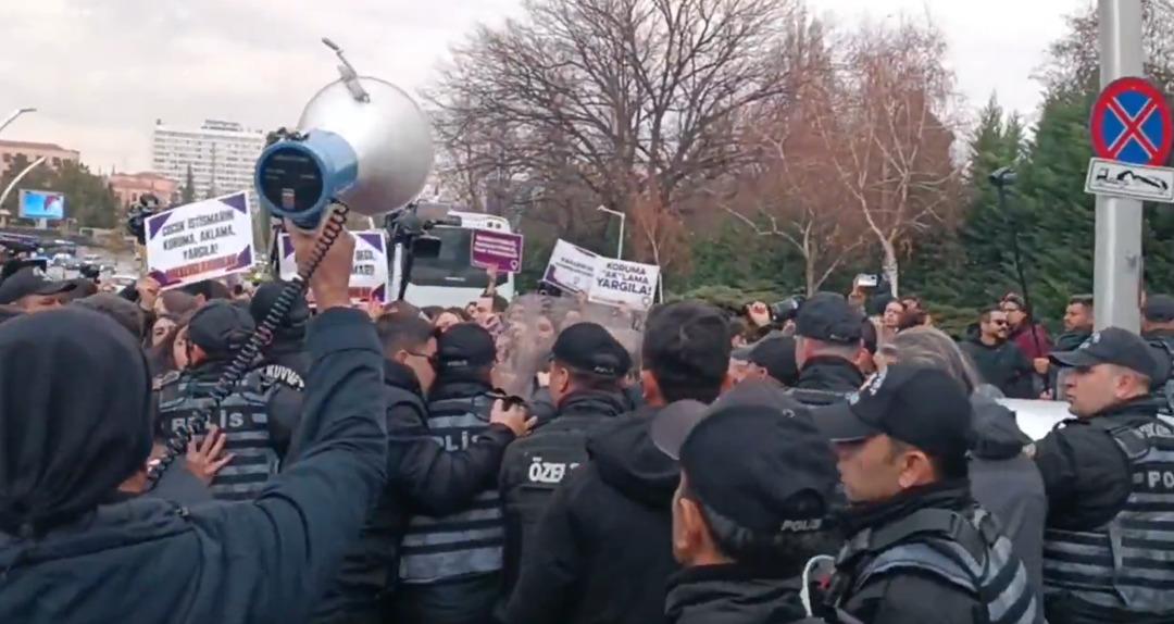 TBMM deki taciz iddiasına göz yumulmadı! Mecliste protestoyla beraber gerginlik çıktı 4