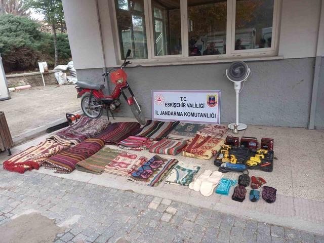 ‘Mezarcıyız’ deyip 20 evi soyan 2 şüpheli yakalandı 4