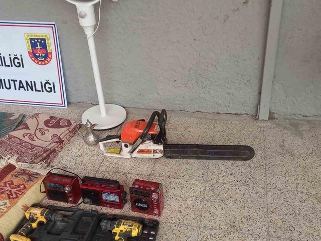 ‘Mezarcıyız’ deyip 20 evi soyan 2 şüpheli yakalandı 2