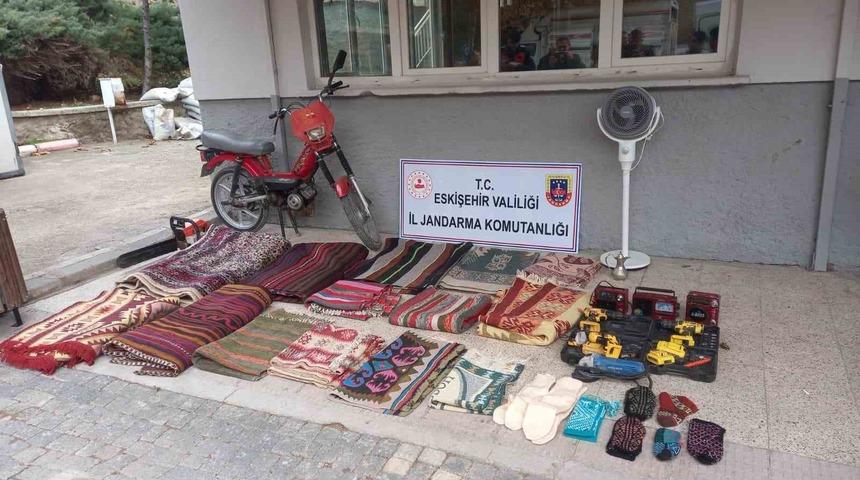 ‘Mezarcıyız’ deyip 20 evi soyan 2 şüpheli yakalandı