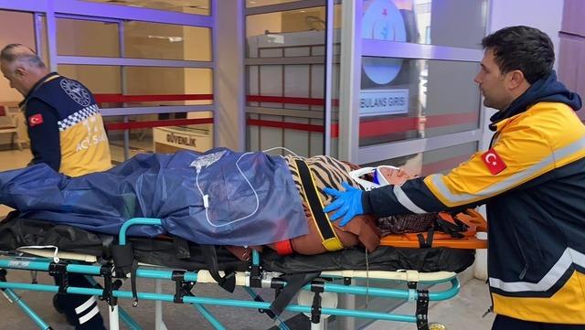 Şarampole devrilen otomobilde 3 kişi yaralandı 1