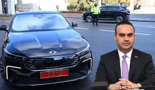 Bakan Kacır b&uuml;t&ccedil;e g&ouml;r&uuml;şmelerine yeni model TOGG ile geldi