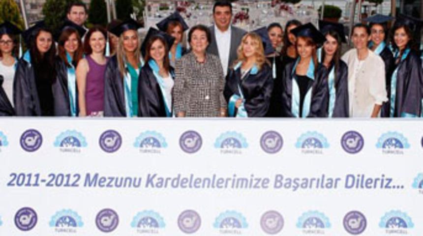 Turkcell Kardelenleri'nin mezuniyet sevinci