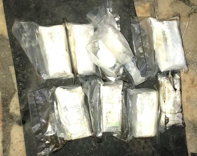  Bulgaristan'dan gelen cipin egzozundan 2 kilo 200 gram kokain çıktı
