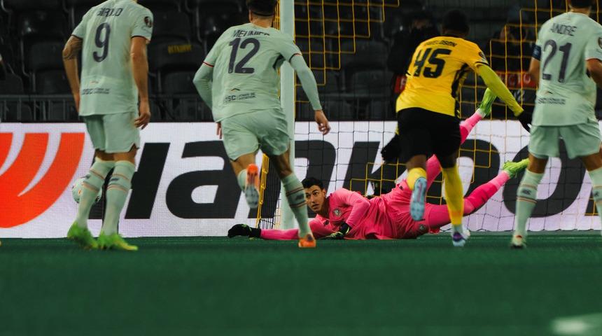 Fransa'da "Berke Özer" çılgınlığı! Penaltı değil, sanki antrenman!