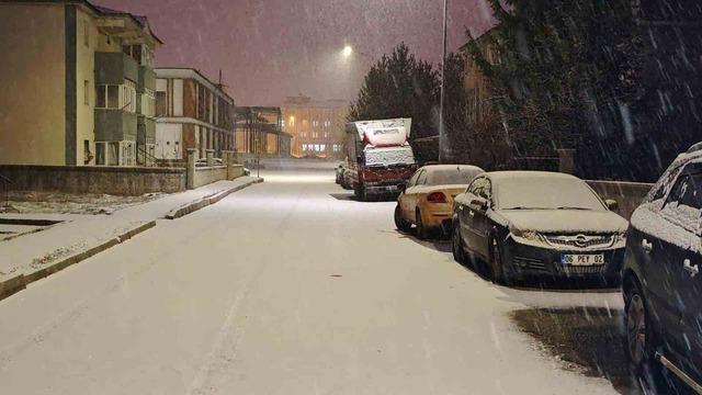 Erzurum’da beklenen kar yağışı etkili oldu 2