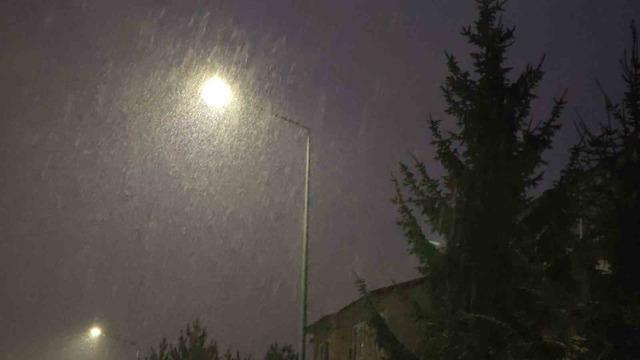 Erzurum’da beklenen kar yağışı etkili oldu 1