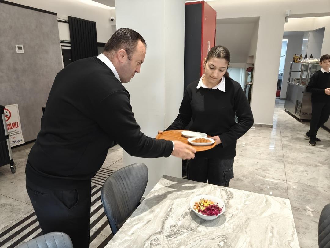 Lokantalarda yeni dönem: Adisyonda servis ücreti devam edecek mi? 2