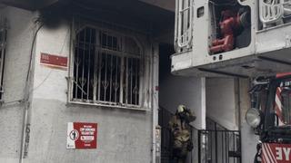 Esenler'de çakmakla oynayan çocuk çekyatı tutuşturdu, evde yangın çıktı