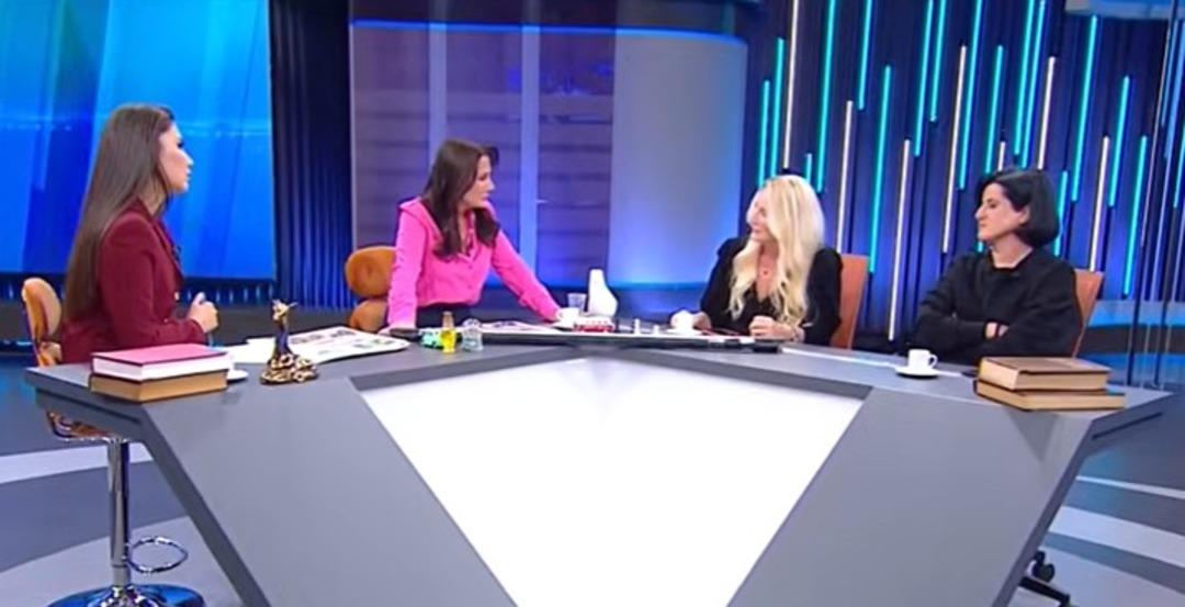 Güllü nün 42 yıllık dostu canlı yayında açık açık anlattı!  Ölmeden 3 gün önce...  3